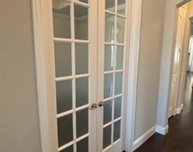 560 Darian Drive - Photo Thumbnail 3