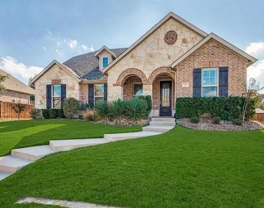560 Darian Drive - Photo Thumbnail 1