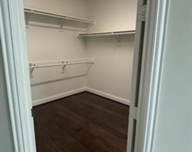 560 Darian Drive - Photo Thumbnail 15