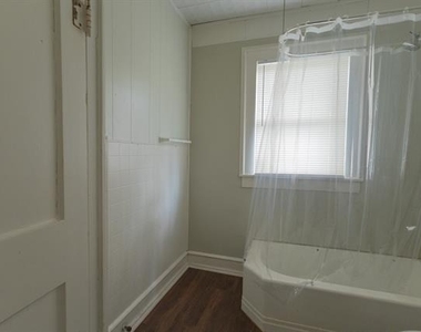 2913 Homan Avenue - Photo Thumbnail 8