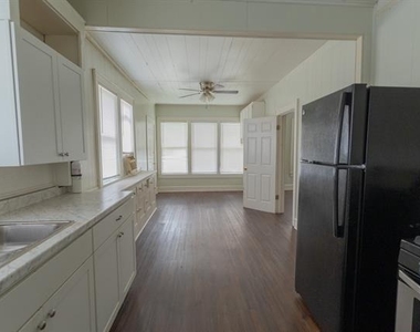 2913 Homan Avenue - Photo Thumbnail 13
