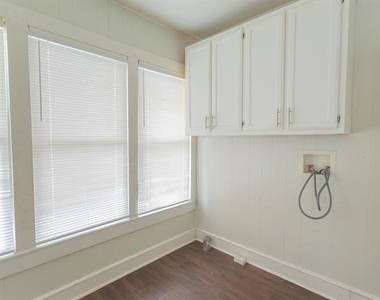 2913 Homan Avenue - Photo Thumbnail 15