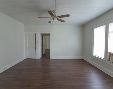2913 Homan Avenue - Photo Thumbnail 4