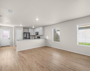 1412 Silver Oak Lane - Photo Thumbnail 8