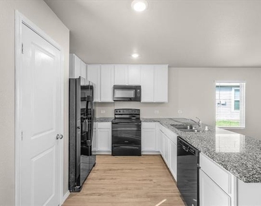 1412 Silver Oak Lane - Photo Thumbnail 11