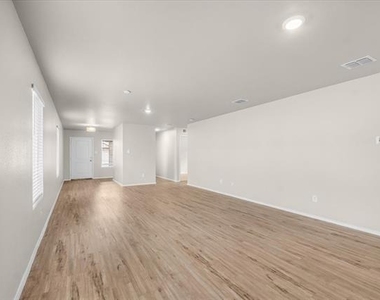 1412 Silver Oak Lane - Photo Thumbnail 6