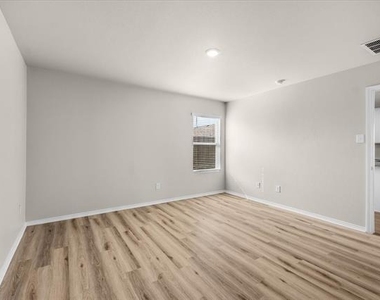 1412 Silver Oak Lane - Photo Thumbnail 15