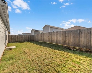 1412 Silver Oak Lane - Photo Thumbnail 24