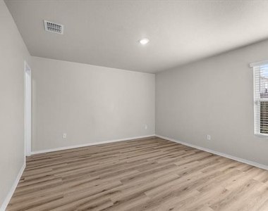 1412 Silver Oak Lane - Photo Thumbnail 13