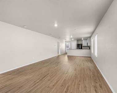 1412 Silver Oak Lane - Photo Thumbnail 4