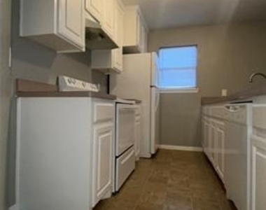 7700 Stanley Court - Photo Thumbnail 4