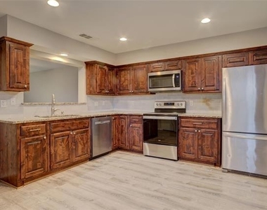 711 Wolftrap Drive - Photo Thumbnail 4