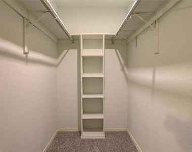711 Wolftrap Drive - Photo Thumbnail 10