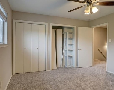 711 Wolftrap Drive - Photo Thumbnail 12