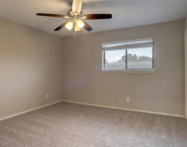 711 Wolftrap Drive - Photo Thumbnail 11
