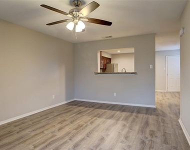 711 Wolftrap Drive - Photo Thumbnail 3