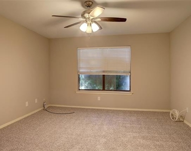 711 Wolftrap Drive - Photo Thumbnail 7