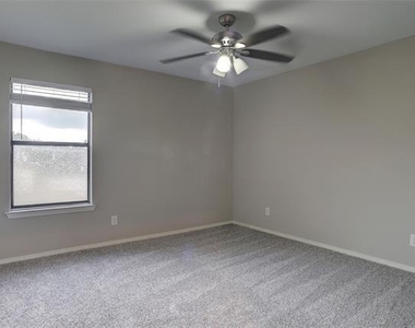 711 Wolftrap Drive - Photo Thumbnail 14