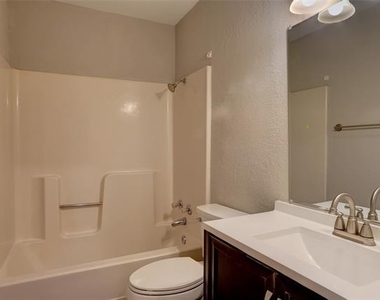 711 Wolftrap Drive - Photo Thumbnail 13