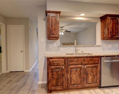 711 Wolftrap Drive - Photo Thumbnail 5