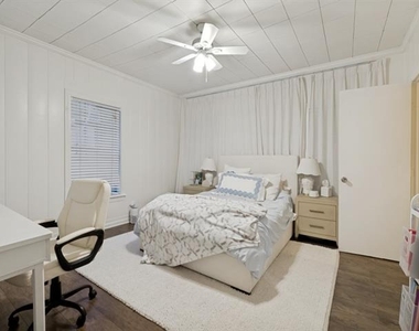 5318 Vanderbilt Avenue - Photo Thumbnail 7