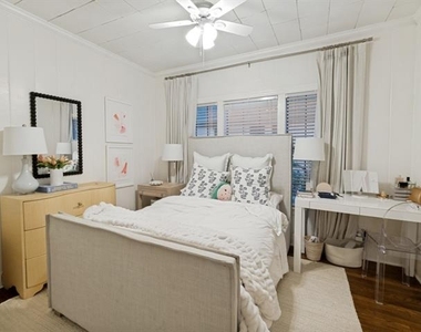5318 Vanderbilt Avenue - Photo Thumbnail 5