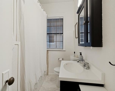5318 Vanderbilt Avenue - Photo Thumbnail 6
