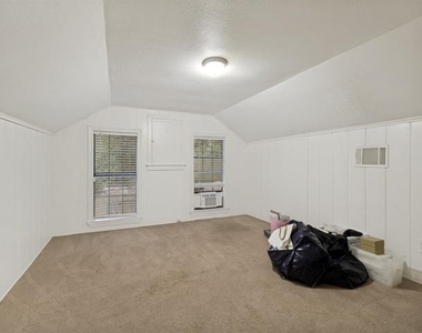 5318 Vanderbilt Avenue - Photo Thumbnail 4