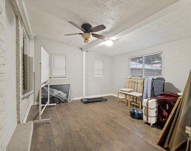 5318 Vanderbilt Avenue - Photo Thumbnail 9