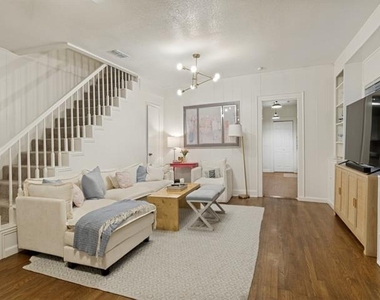 5318 Vanderbilt Avenue - Photo Thumbnail 2