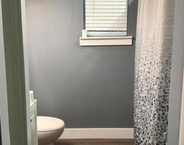 405 E Evans Street - Photo Thumbnail 8