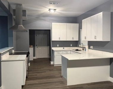 405 E Evans Street - Photo Thumbnail 6