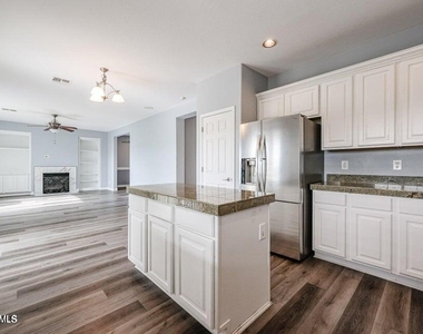 10863 W Washington Street - Photo Thumbnail 6