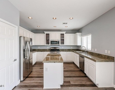10863 W Washington Street - Photo Thumbnail 4