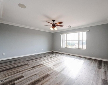 10863 W Washington Street - Photo Thumbnail 22