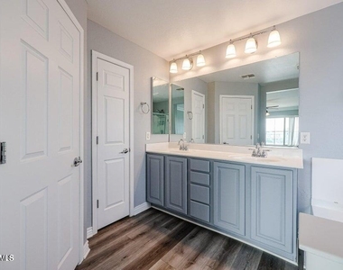 10863 W Washington Street - Photo Thumbnail 25