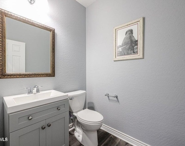 10863 W Washington Street - Photo Thumbnail 16
