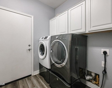 10863 W Washington Street - Photo Thumbnail 17