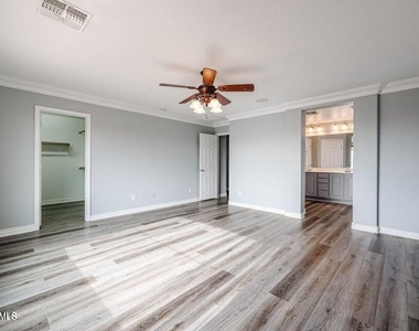 10863 W Washington Street - Photo Thumbnail 24