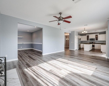 10863 W Washington Street - Photo Thumbnail 9