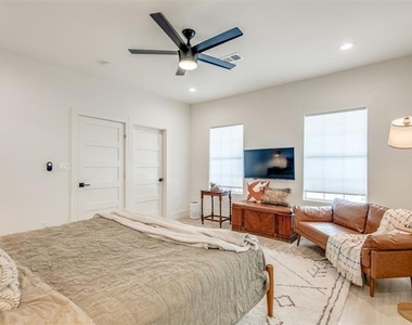 5400 Worth Street - Photo Thumbnail 8