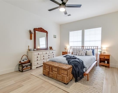 5400 Worth Street - Photo Thumbnail 12