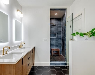 5400 Worth Street - Photo Thumbnail 9