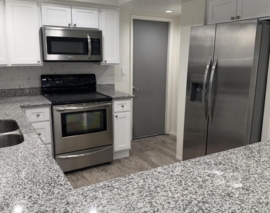 4139 N 78th Place - Photo Thumbnail 1