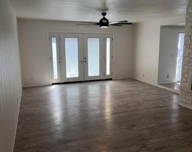 4139 N 78th Place - Photo Thumbnail 3