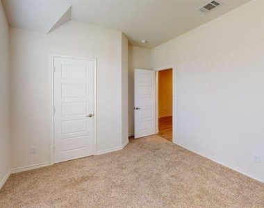 221 Longhorn Pass - Photo Thumbnail 14