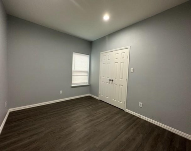 7411 Novella Drive - Photo Thumbnail 4