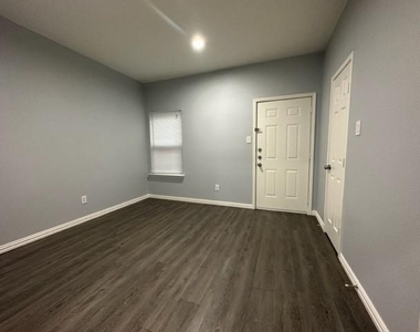7411 Novella Drive - Photo Thumbnail 8