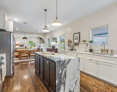 310 N Montclair Avenue - Photo Thumbnail 14