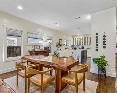 310 N Montclair Avenue - Photo Thumbnail 8